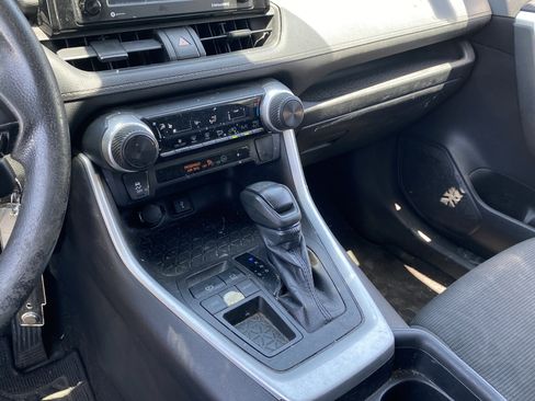 Used 2021 Toyota RAV4 LE w/ Carpet Mat Package (TMS) FWD image 14