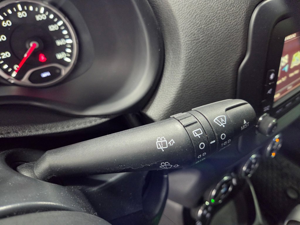 Used 2017 Jeep Renegade Trailhawk AWD/4WD image 36