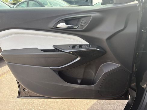 Used 2025 Chevrolet Trax LT image 18