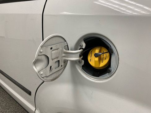 Used 2016 Dodge Grand Caravan American Value Package w/ UConnect Hands-Free Group image 25