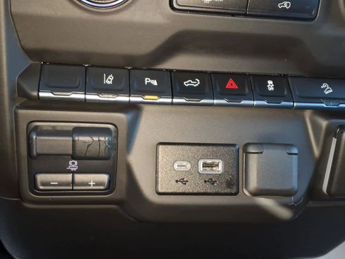 Certified 2025 Chevrolet Silverado 2500 Custom w/ Custom Value Package image 22