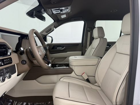 Used 2026 GMC Yukon Denali w/ LPO, Floor Liner Package AWD/4WD image 17
