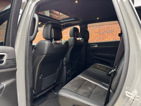 Used 2021 Jeep Grand Cherokee Laredo X AWD/4WD image 3