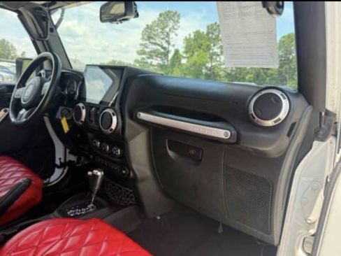 Used 2015 Jeep Wrangler Unlimited Rubicon w/ Dual Top Group AWD/4WD image 16