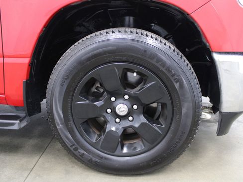 Used 2019 RAM 1500 Big Horn AWD/4WD image 4
