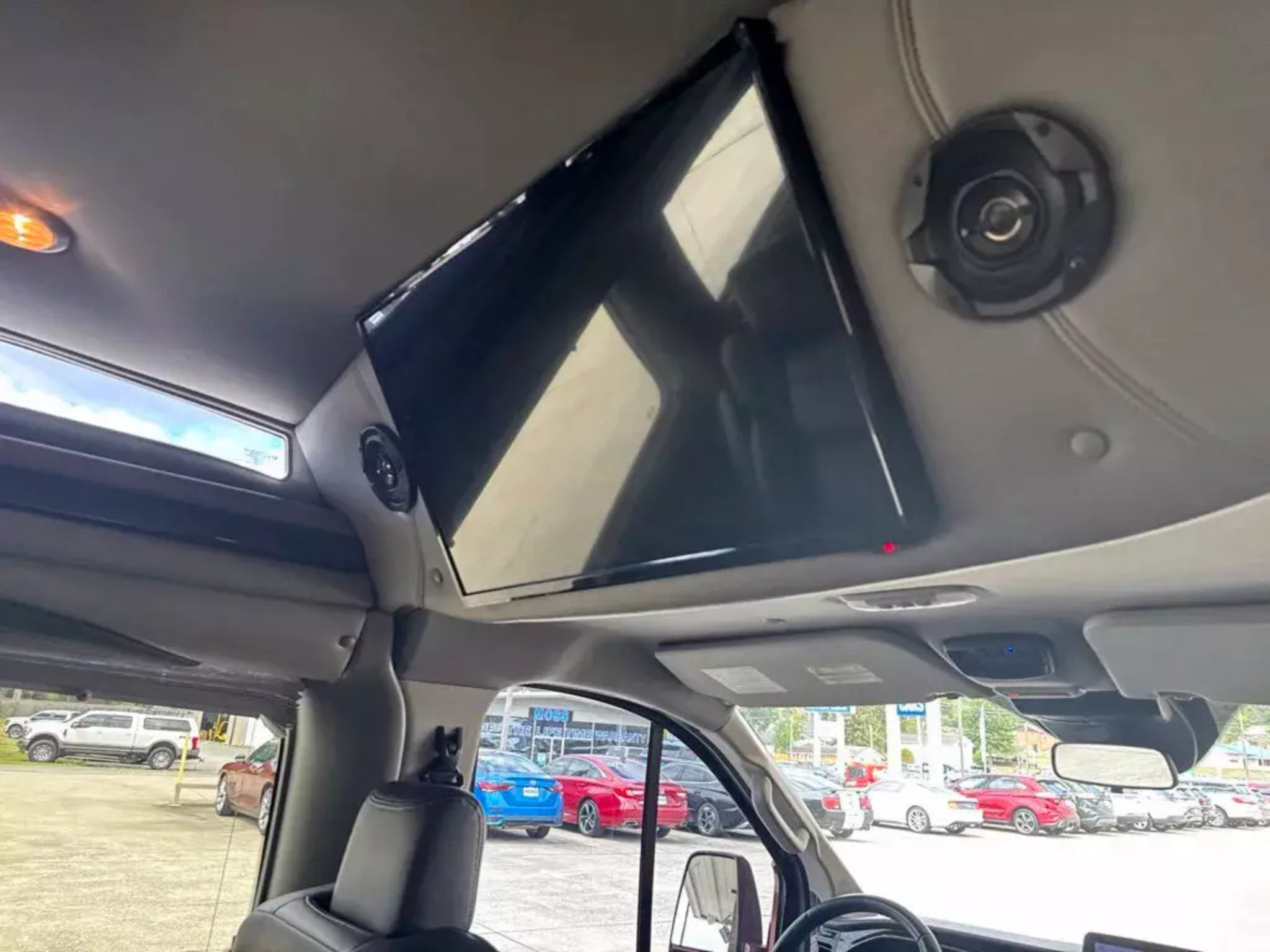 Used 2020 Ford Transit 150 Low Roof AWD image 10