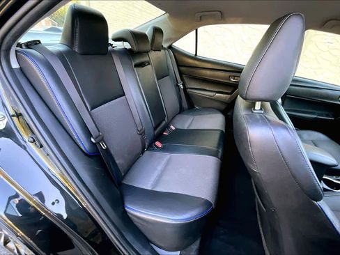Used 2017 Toyota Corolla SE FWD image 19