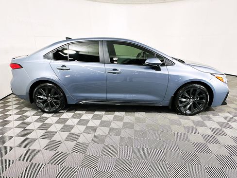 Used 2025 Toyota Corolla SE image 2