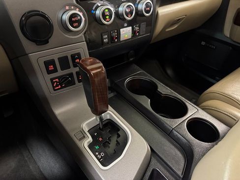 Used 2016 Toyota Sequoia Platinum image 18