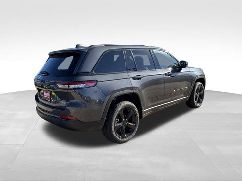 New 2025 Jeep Grand Cherokee image 4