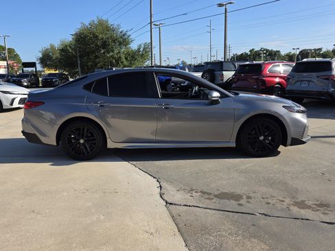 Used 2025 Toyota Camry SE w/ Convenience Package image 6