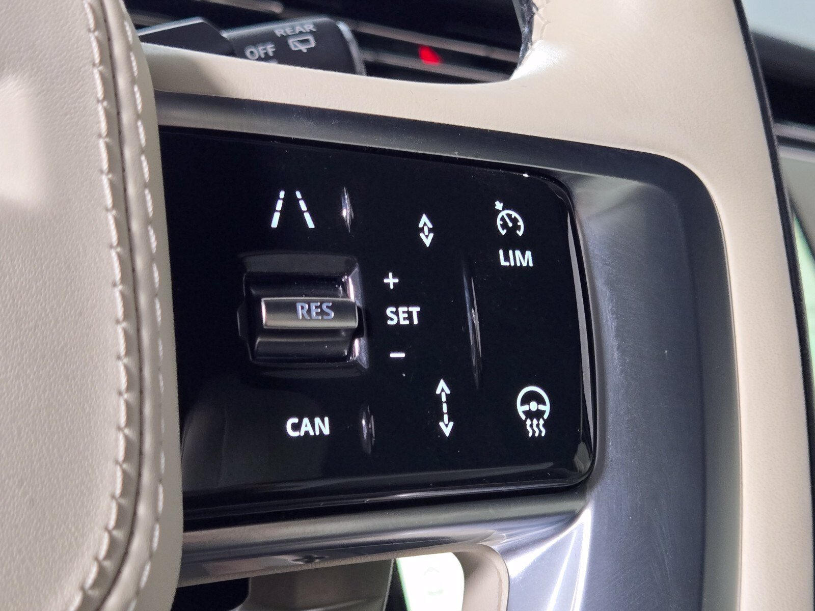 Used 2025 Land Rover Range Rover SE AWD/4WD image 25
