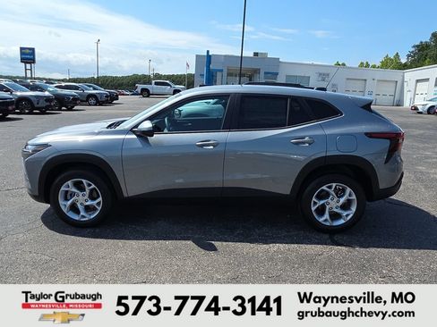 New 2026 Chevrolet Trax LS w/ LS Convenience Package FWD image 5