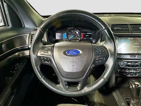Used 2018 Ford Explorer XLT w/ Equipment Group 202A AWD/4WD image 18