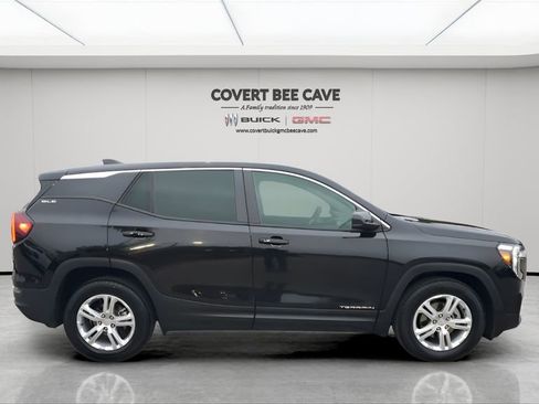 Used 2024 GMC Terrain SLE image 11