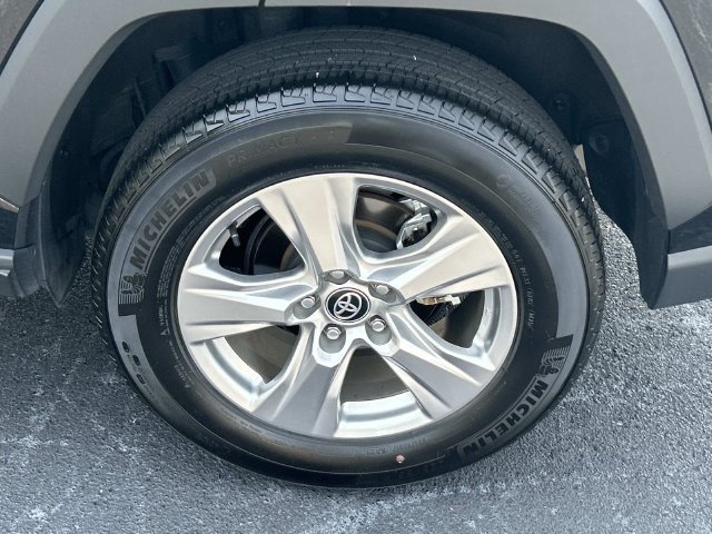 Used 2025 Toyota RAV4 XLE AWD/4WD image 13