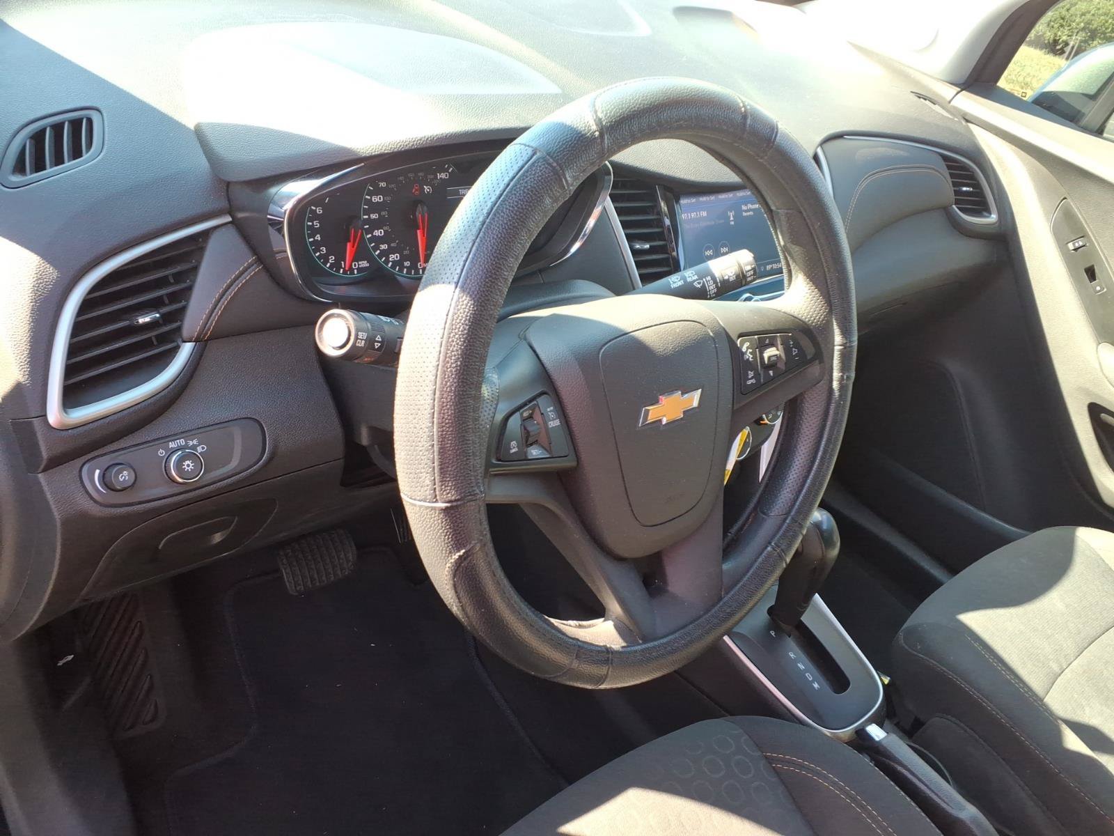 Used 2020 Chevrolet Trax LS w/ Tint and Cruise Package FWD image 8