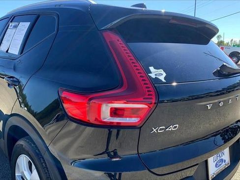 Used 2022 Volvo XC40 T5 Momentum image 63