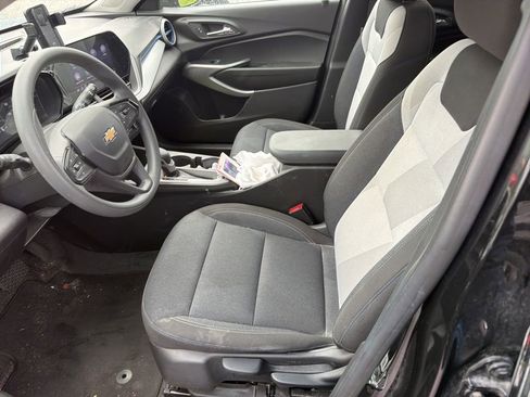 Used 2025 Chevrolet Trax LS FWD image 7