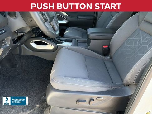 Used 2025 Nissan Frontier SV w/ SV Convenience Package RWD image 9