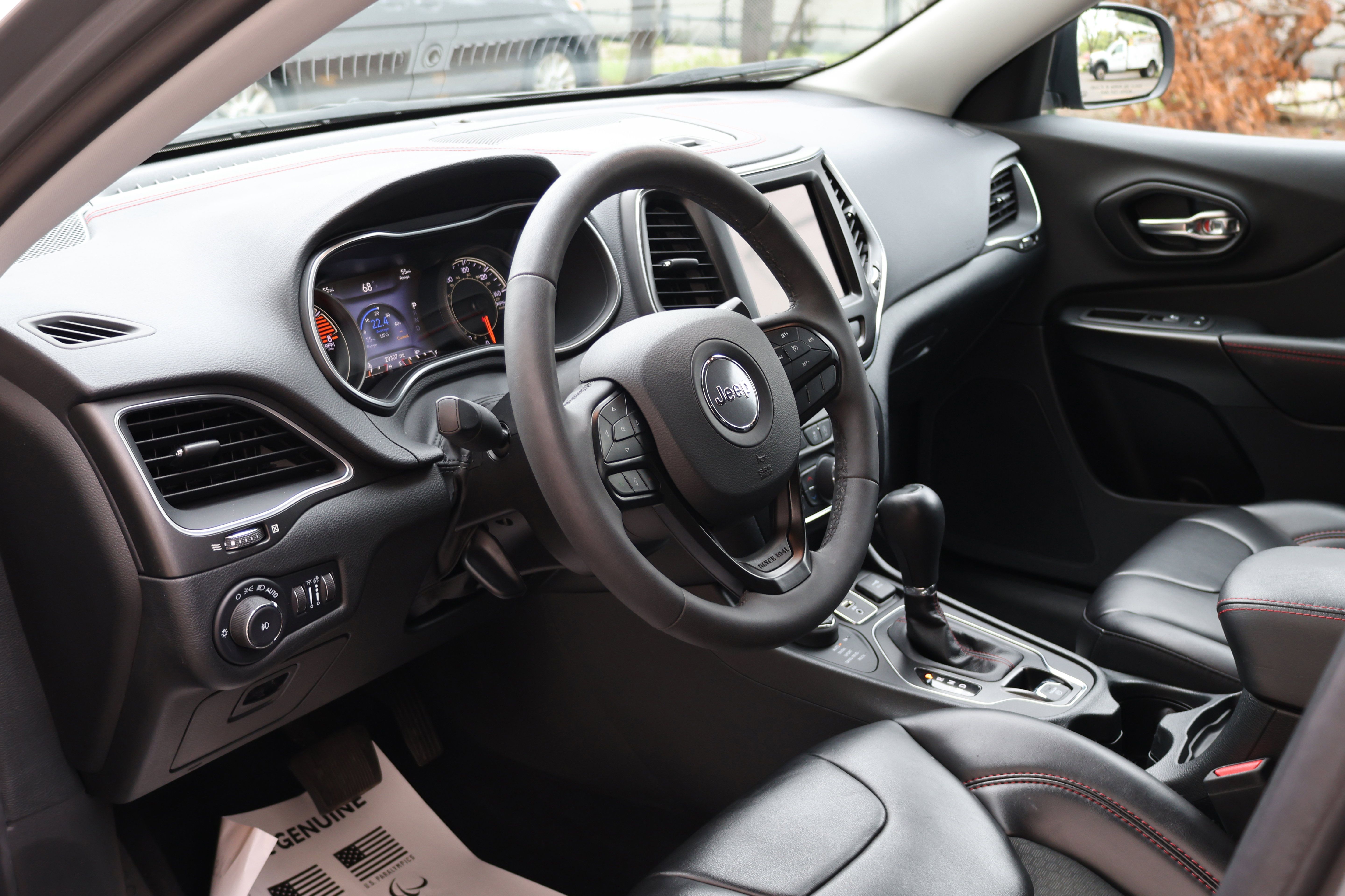 Used 2022 Jeep Cherokee Trailhawk AWD/4WD image 33