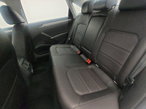 Used 2022 Volkswagen Passat 2.0T SE image 18
