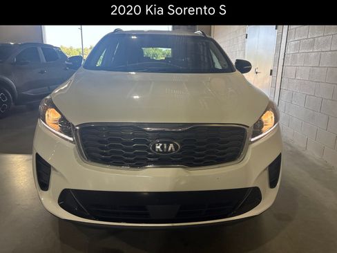 Used 2020 Kia Sorento S FWD image 2
