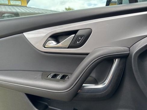 Used 2025 Chevrolet Blazer LT image 32