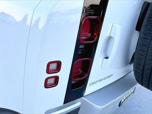 Used 2025 Land Rover Defender 110 S image 21