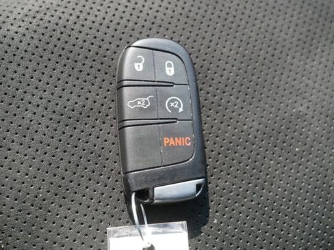 Used 2019 Jeep Grand Cherokee Altitude AWD/4WD image 35