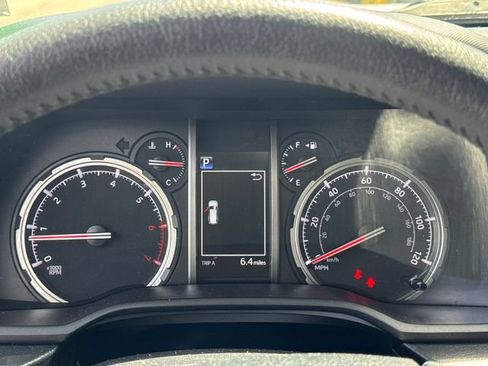 Used 2022 Toyota 4Runner TRD Off-Road Premium AWD/4WD image 17