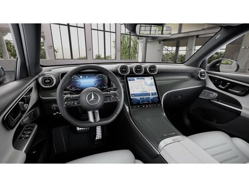 Used 2026 Mercedes-Benz GLC 300 4MATIC image 3