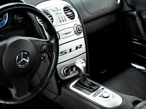 Used 2006 Mercedes-Benz SLR image 13