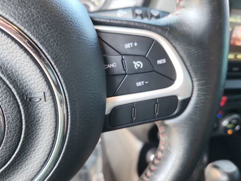 Used 2016 Jeep Renegade Trailhawk w/ Premium Trailhawk Package AWD/4WD image 22