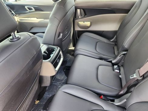 New 2027 Kia Carnival FWD image 11