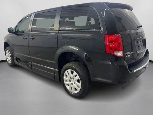 Used 2018 Dodge Grand Caravan SE FWD image 7