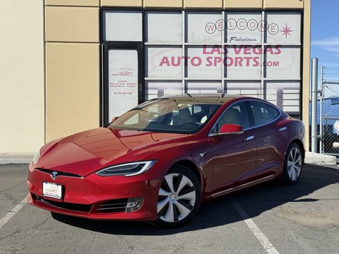 Used 2020 Tesla Model S Long Range Plus image 4