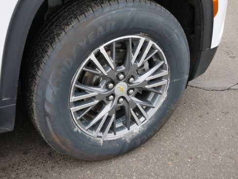Used 2024 Chevrolet Traverse LT AWD/4WD image 13