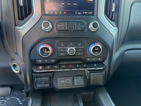 Used 2020 GMC Sierra 2500 Denali w/ Denali Ultimate Package AWD/4WD image 12