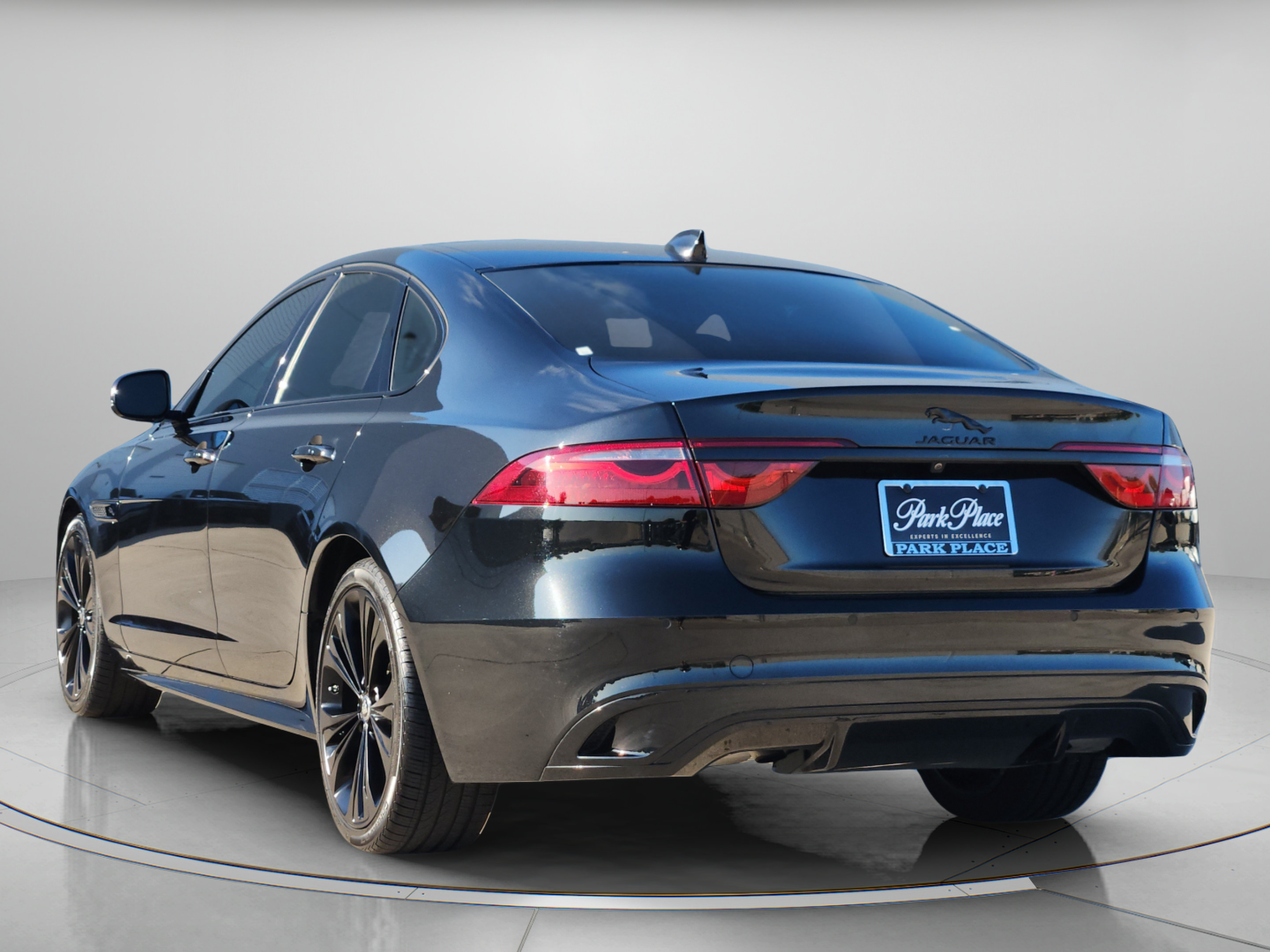 Certified 2024 Jaguar XF R-Dynamic SE AWD/4WD image 3