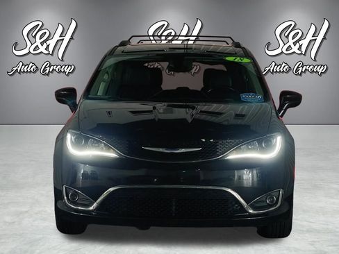 Used 2018 Chrysler Pacifica Touring-L w/ Tire & Wheel Group image 24