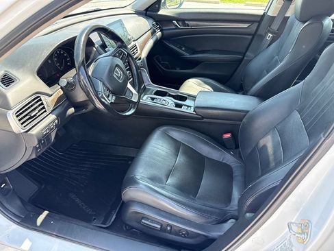 Used 2018 Honda Accord Touring image 10