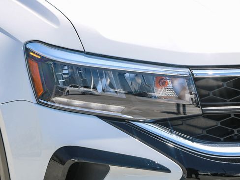 Used 2023 Volkswagen Taos S image 4