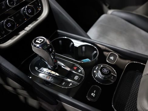 Used 2022 Bentley Bentayga image 47
