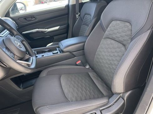 Used 2024 Nissan Pathfinder S AWD/4WD image 11