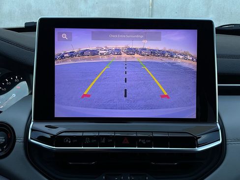 Used 2025 Jeep Compass Limited image 34