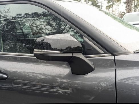 Used 2023 Toyota Highlander LE image 11