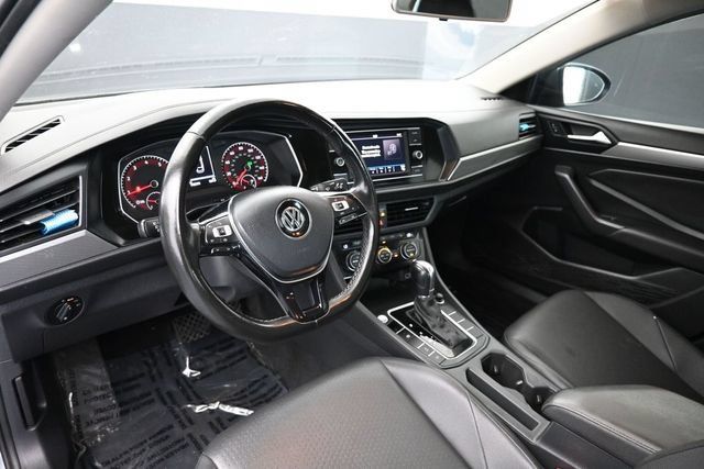 Used 2019 Volkswagen Jetta SE w/ Cold Weather Package FWD image 17