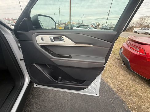 Used 2025 Ford Explorer Active w/ Active Comfort Package image 24