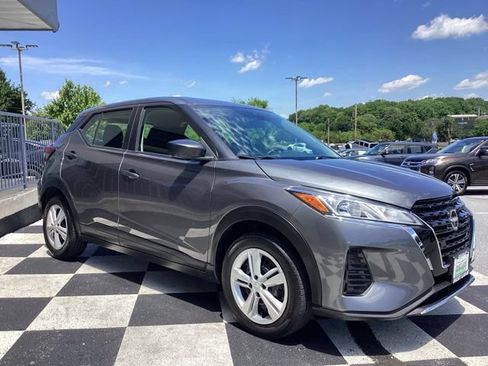 Used 2023 Nissan Kicks S FWD image 4